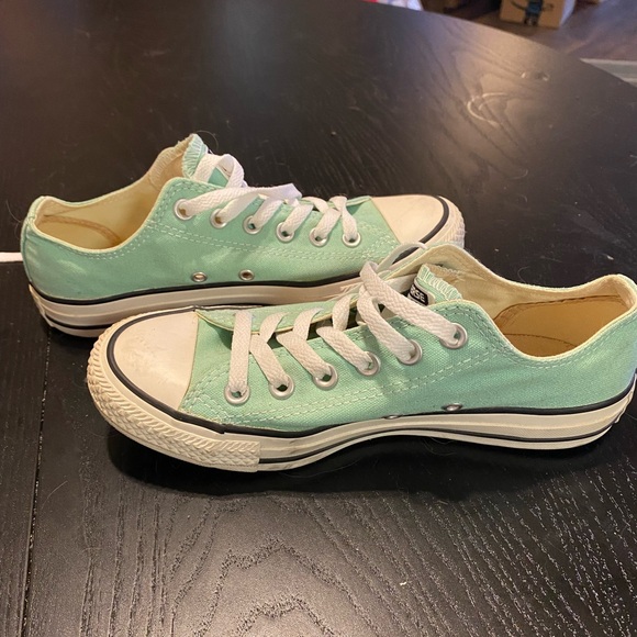 Converse Chuck Taylor low top - size 7 - Picture 2 of 5